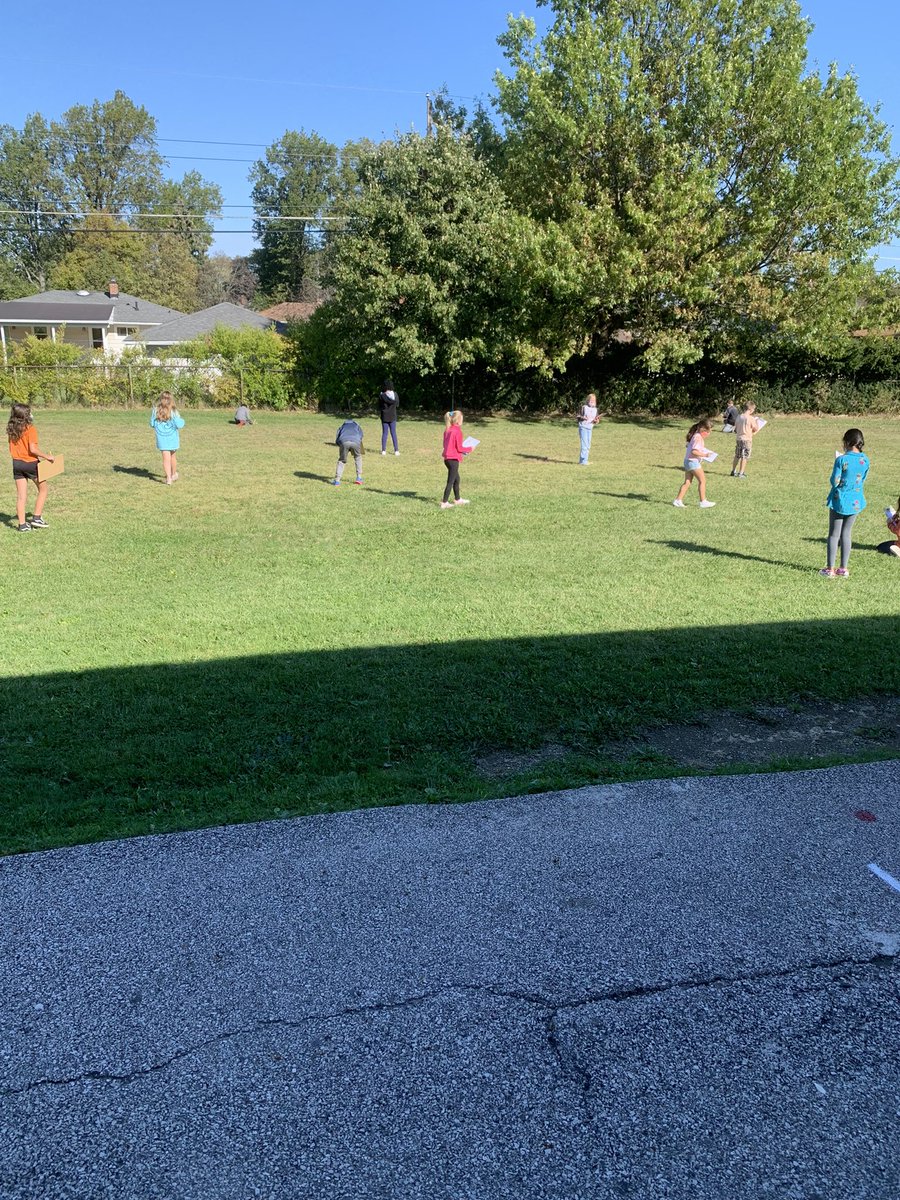 PCSDdentzler's tweet photo. Third grade scientists exploring nature and writing observations. #PCSDTV #DentzlerEagles #SuperScience https://t.co/09X7rEn4O0