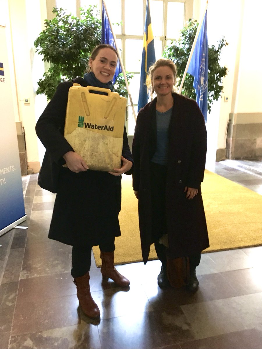 Idag första fysiska mötet på ⁦<a href="/Utrikesdep/">Utrikesdepartementet</a> sedan mars 2020! Alltid lika speciellt att vänta i foajén! Med bästa ⁦<a href="/annanilsdotter/">Anna Nilsdotter</a>⁩ och ⁦⁦<a href="/JuliaSchalk/">Julia Schalk</a>⁩! ⁦@WaterAidSverige⁩