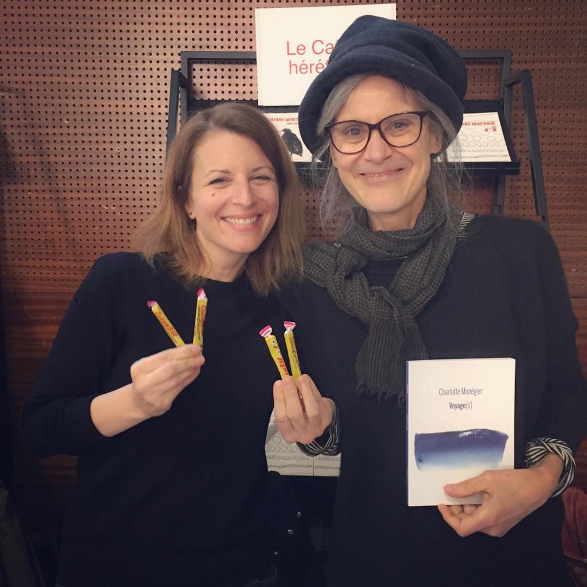 editionslunatic's tweet photo. C’était au #salon de la #revue, avec le @CafardHeretique : des beaux livres, des bonbons, des sourires, des bonnes revues et de l'ambiance.

Avec #CharlotteMonégier #DominiqueTouri @yankouton  @PhilippeAnnocq1 #AlexandreNicolas #MyriamOH https://t.co/e9IhjTIV6v