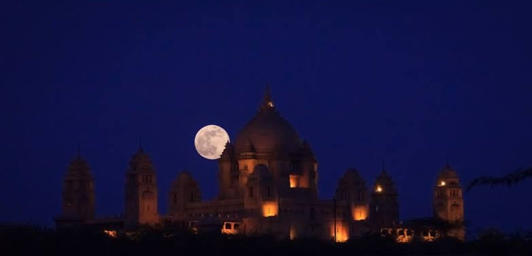 MrrMukherjee's tweet photo. The moon comes close to the Earth on #Sharod Poornima/full moon 🌕 https://t.co/CFlZYWggOj