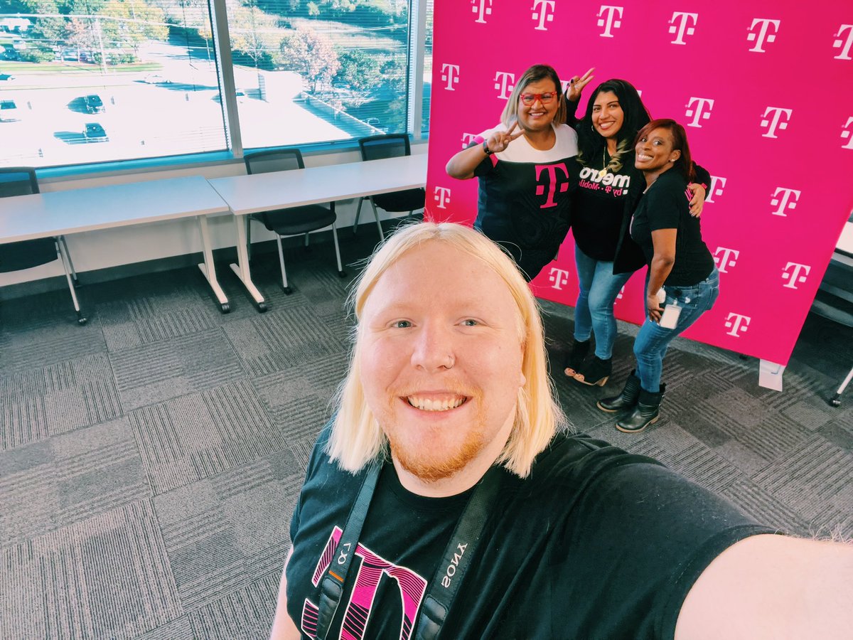 You get a headshot, you get a headshot!📸👏🏻  Thanks so much for inviting me out to take some pictures for the market, it was so much fun!