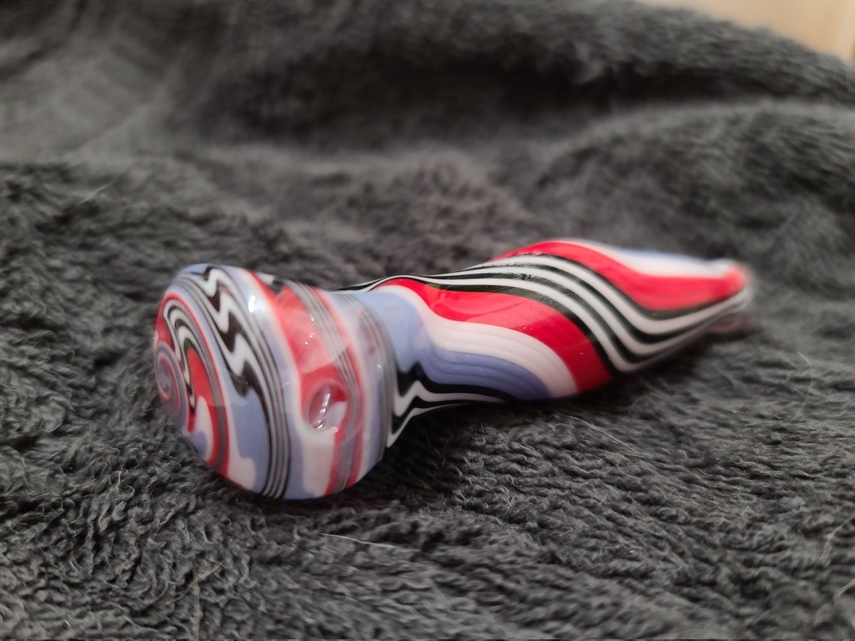 GlassPrismArt's tweet photo. 3in Glass Spoon Pipe in Dead Jailhouse #wigwag #glass #glassblowing #boro https://t.co/oPyj3hIUU2
