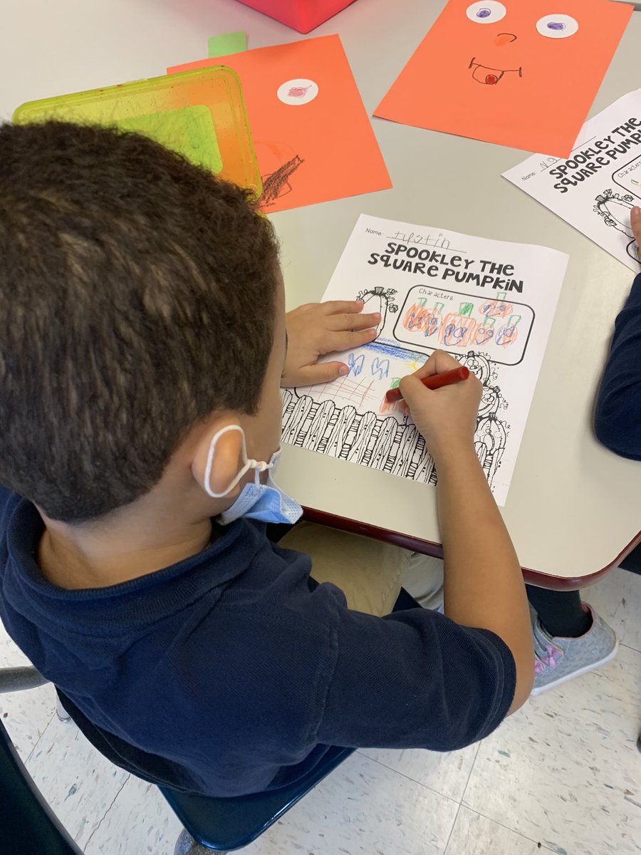 Teach1899's tweet image. Celebrating Unity Day with a favorite story about accepting all! 🎃 🧡 @frps_sb #spookley