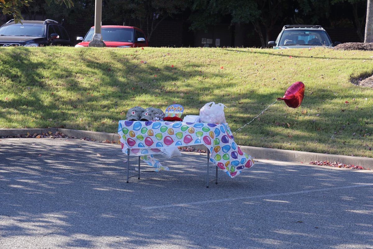 VARedCross's tweet photo. How do you celebrate 140 years? With a drive through celebration, of course! Happy 140th, @RedCross .

Will you be with us for our 141st?Volunteer today: https://t.co/7cnHnqxHdy

Photo credit: Kemp Davis

#happybirthday #RedCross https://t.co/qrprT7a6m6