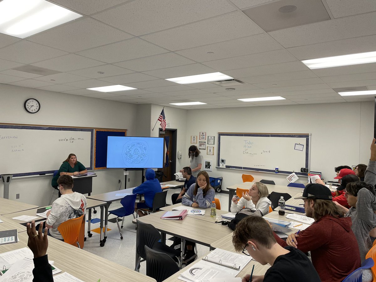 CoachJohnsonWMS's tweet image. Enjoyed observing my fellow NP teachers today! Ms. Williams, Ms. Pezzelle, and Mr. Stockman had awesome student engagement. Kids were working with cells, completing an exploration simulation, and coding! #NPObserveMe