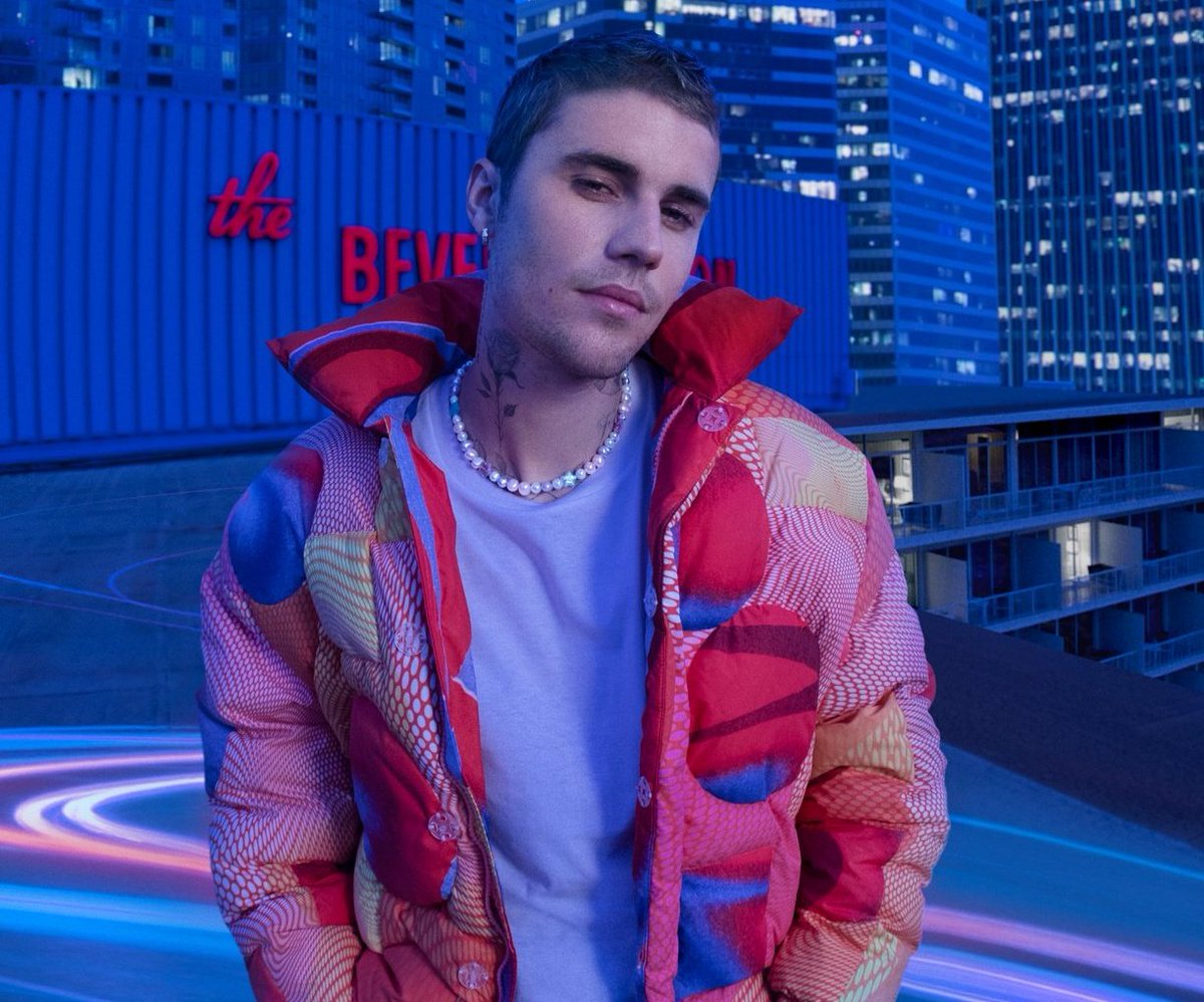 They widen the gap even more! Also, American Music Awards voting will start in a week, and if we continue to vote like this, they will win Artist of the Year award, as they did last year. We cannot allow this. #ARIAsJustinBieber