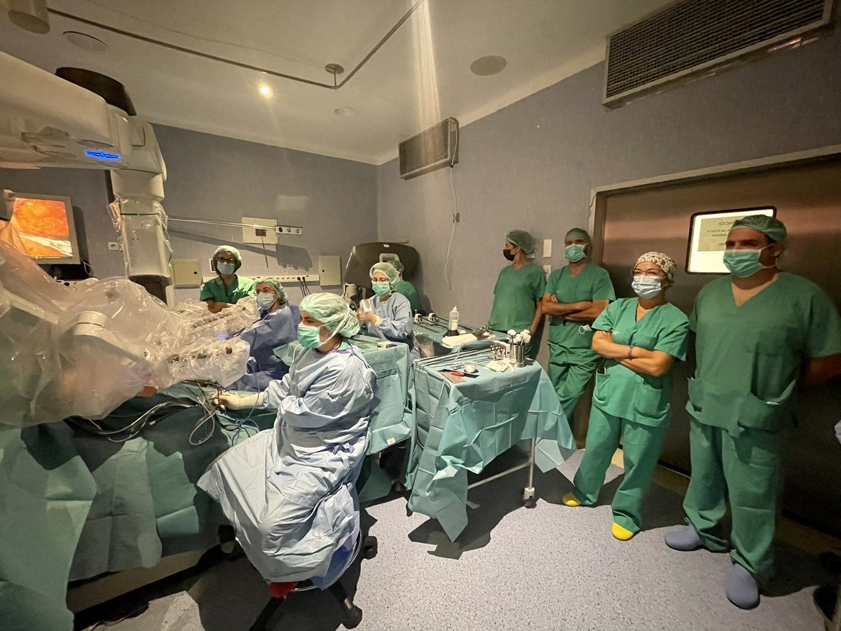 Clcodony's tweet photo. Hoy inauguración del 1er Curso de Cirugía Robótica Esofagogástrica de la AEC! @aecirujanos @AEC_CEG @abexDaVinci @htrueta @Hbp_EgLleida https://t.co/BCsZ6sc1dk
