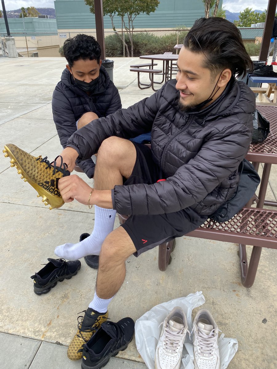 Angela DeaMude tweet media