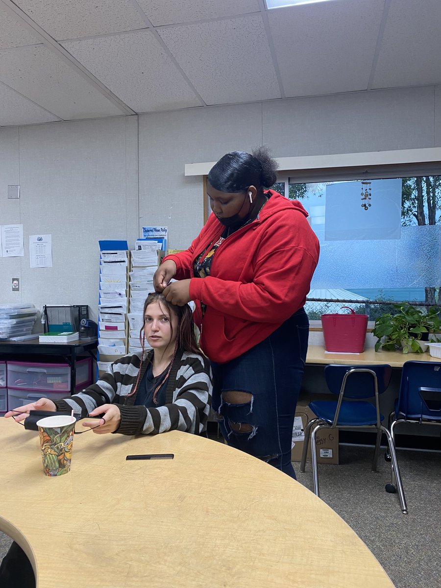 Angela DeaMude tweet media