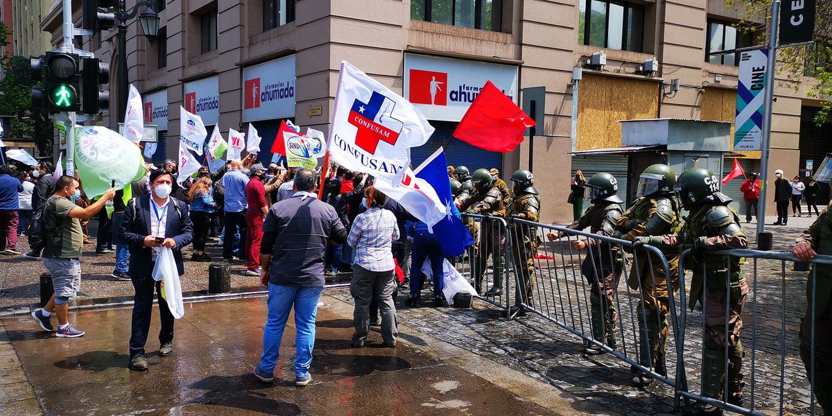 Carabineros de Chile impide entrega de petitorio MSP
<a href="/biobio/">BioBioChile</a> <a href="/Cooperativa/">Cooperativa</a> @CHVNoticias <a href="/TVN/">TVN</a> <a href="/LaRedTV/">LaRed</a>