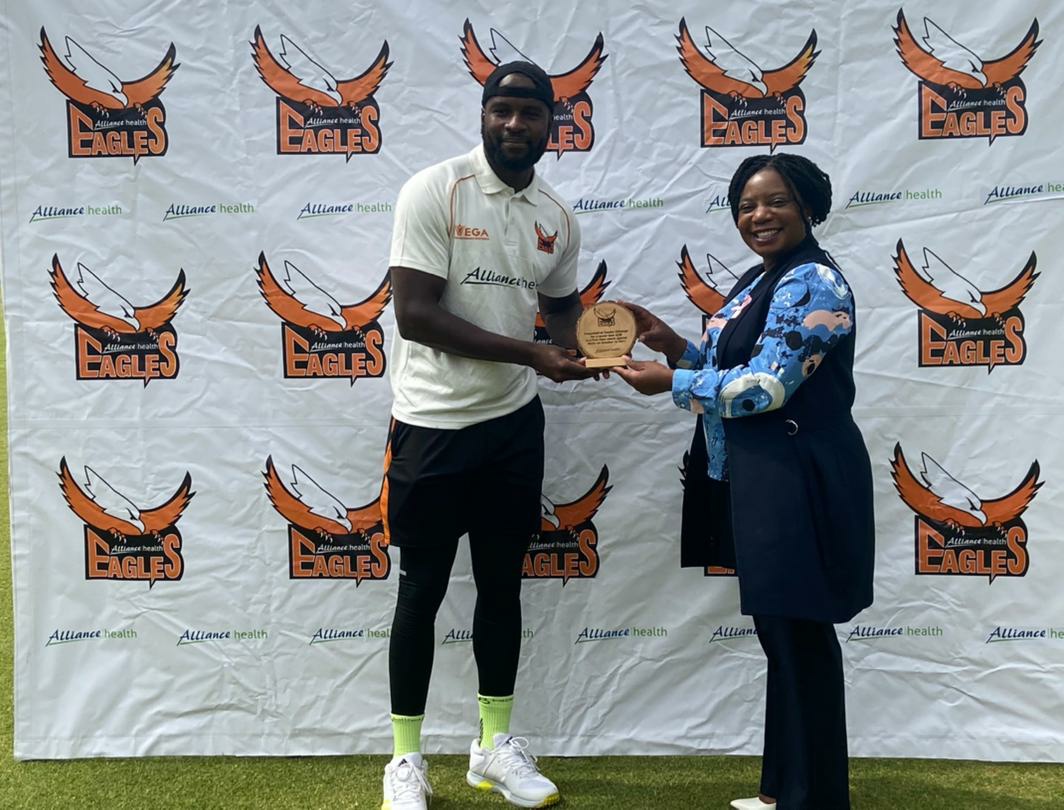 #TopPerfomers: @Tanaka_C27 received an accolade for his career best 6/38 that he achieved in the first class match against <a href="/rocks__cricket/">Southern Rocks</a>