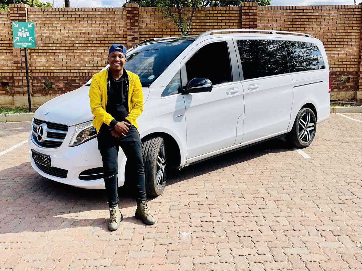 mogale_ssk's tweet photo. Allow me to drive you when you do Road trips •weddings •girls weekend away •Boys weekend away •Airport drop off and pick up . Your guaranteed safety https://t.co/2Ouiz5oXM2