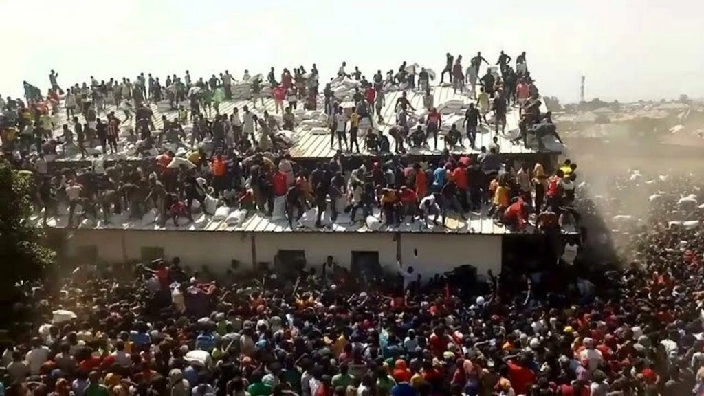 Cele__Audu's tweet photo. Don’t forget this same deceitful government hoarded noodles, rice and other relief materials meant for the public. We remember!
They’ll come back with stipends to try buying their way back in come 2023 #EndBadGovernanceinNIGERIA 
#EndSARSMemorial 
👇🏼👇🏼 https://t.co/TNF2kjaQgu