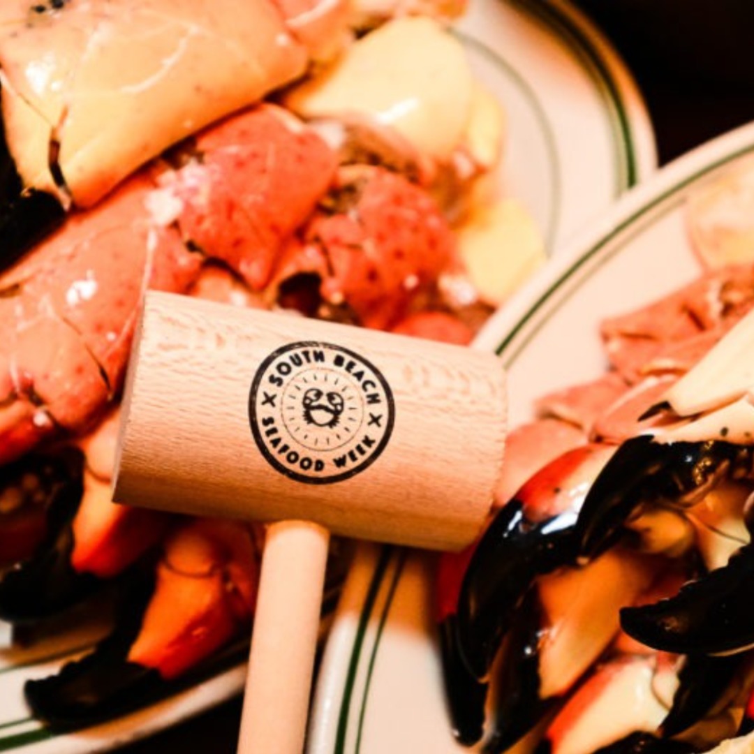 This October 20-23rd, bike down with us to #SobeSeafoodFest and see all the amazing food we have to offer on  #southbeach 🦀
#bikeandrollmiami #miamieats #jealousfork #joesstonecrab #cjscrabshack #sobelife
.
.
.
Bike and Roll 210 10th Street 
305.604.0001
bikemiami.com