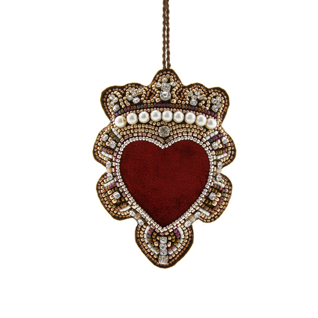 <a href="/britishlibrary/">British Library</a> <a href="/BL_Publishing/">British Library Publishing</a> Book tickets at bl.uk + shop the range here: shop.bl.uk/collections/el…

Pictured:
📕Elizabeth and Mary exhibition catalogue @bl_publishing
❤️Crowned Heart Ornament 
🌹Rose and Thistle Bib Necklace by <a href="/rosapietsch/">Rosa Pietsch</a> for British Library Shop

[2/3]