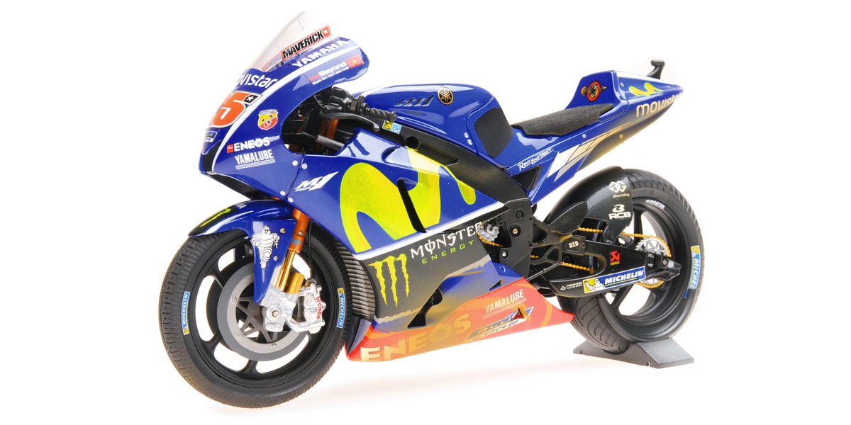 💥 Sofort lieferbar 💥
💥 Modelle im Maßstab 1:12 💥
122173325 YAMAHA YZR-M1 – MAVERICK VINALES – W/ RAIN TYRES – DIRTY LOOK – MALAYSIA GP MOTOGP 2017
Hier klicken für weitere Informationen
ow.ly/o8sI50Go9L4