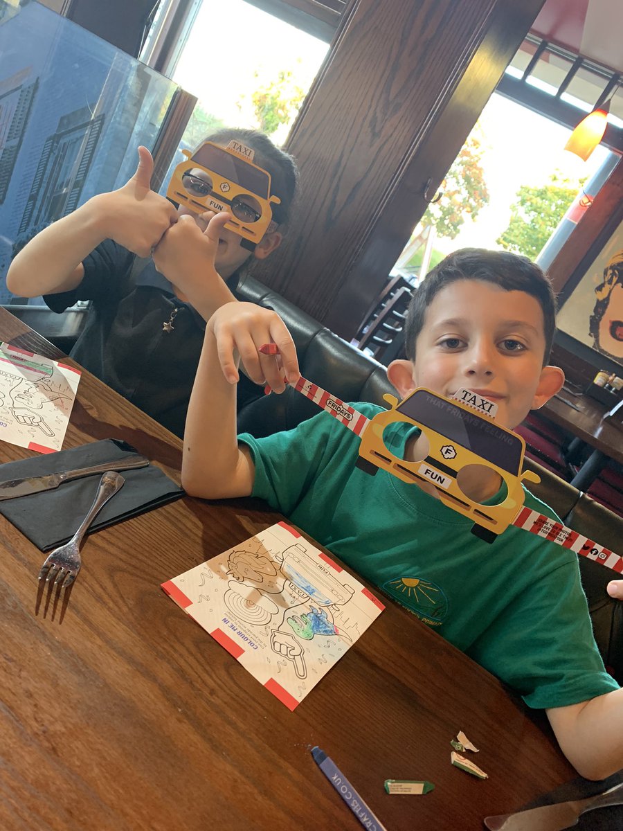 taeeexx's tweet photo. Celebrating a good parents evening 💗 @TGIFridaysUK  @uptonclass3BA @uptonclass1AB https://t.co/fDCdCZE2bF