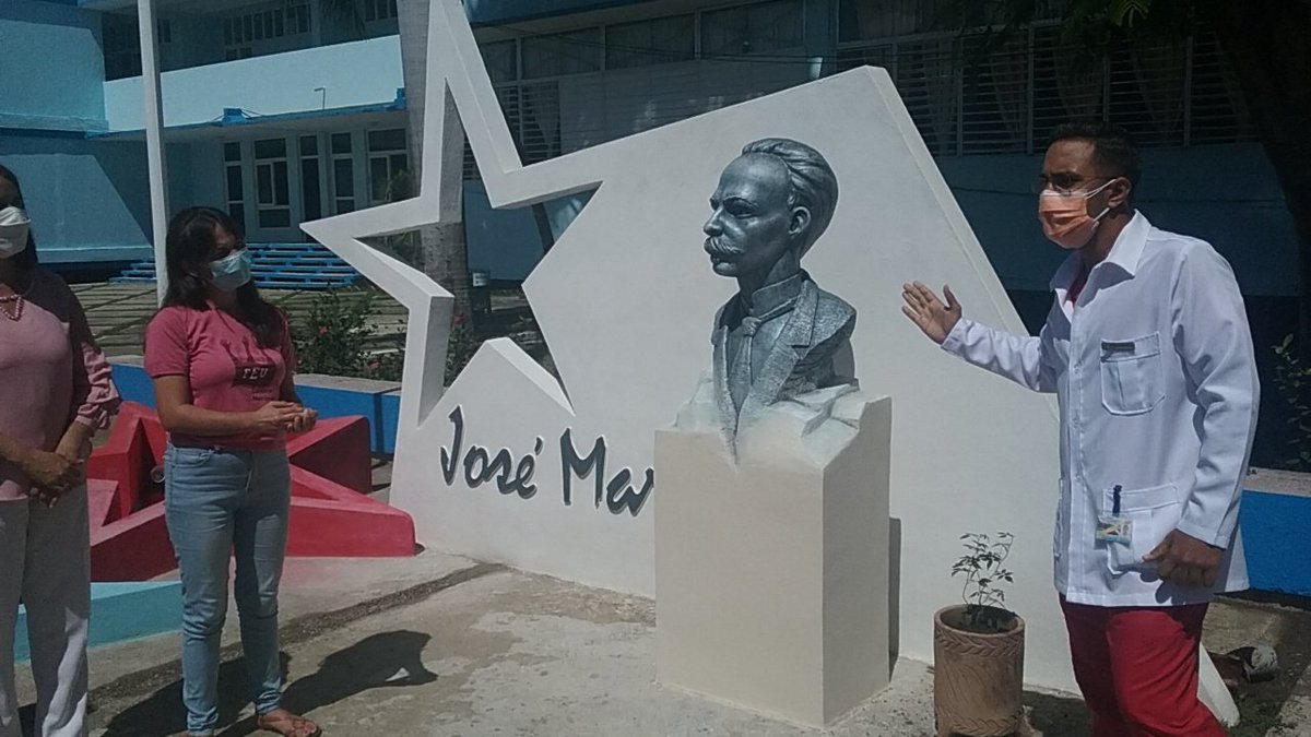 Profesional , talentoso , cubano , hijo de nuestra #AlmaMater 
#DiadeCultura
#Oncologo
@alexis_lobaina <a href="/Karli_SantanaR/">Karla Santana</a> @armandoacruz