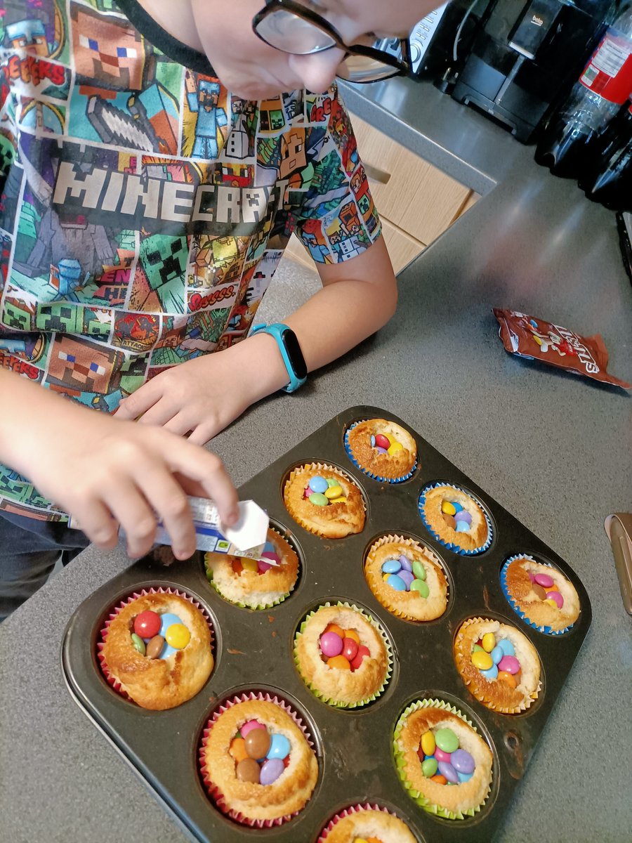 joanliveuk's tweet photo. How to make cupcakes..... for The Great Florence Melly Bake Off @Flomellynews by Jan 4M https://t.co/AANpVK8oT7