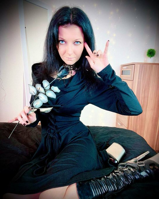 Wednesday the week is almost over 👀  #lailabanx #gothic #gothgirl #boots #allblack #blackhair #blackrose<a href="/tag/lailabanx"class="tags">#lailabanx</a><a href="/tag/humpday"class="tags"><span>#humpday</span></a><a href="/tag/blueeyes"class="tags"><span>#blueeyes</span></a><a href="/tag/wednesday"class="tags"><span>#wednesday</span></a><a href="/tag/allblack"class="tags"><span>#allblack</span></a><a href="/tag/boots"class="tags"><span>#boots</span></a>