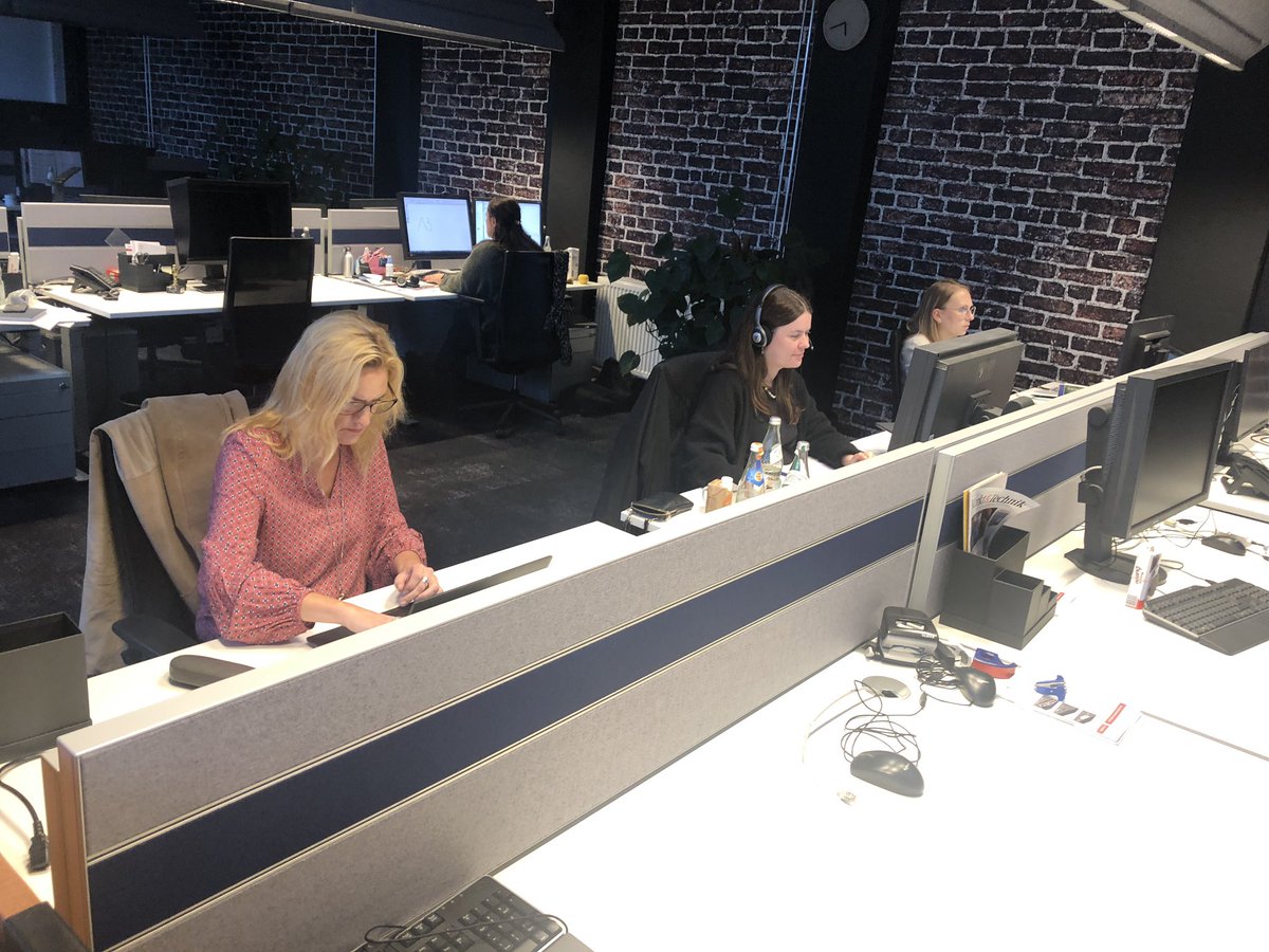 Wenn die Berliner Agentur-Chefin <a href="/JuliaSchoessler/">Julia Schoessler</a> in der Würzburger <a href="/schoesslers/">schoesslers</a> Filiale auf dem Vogel Campus arbeitet #teambesuch #Amtsbesuch #Zwischenstopp #welovecommunication