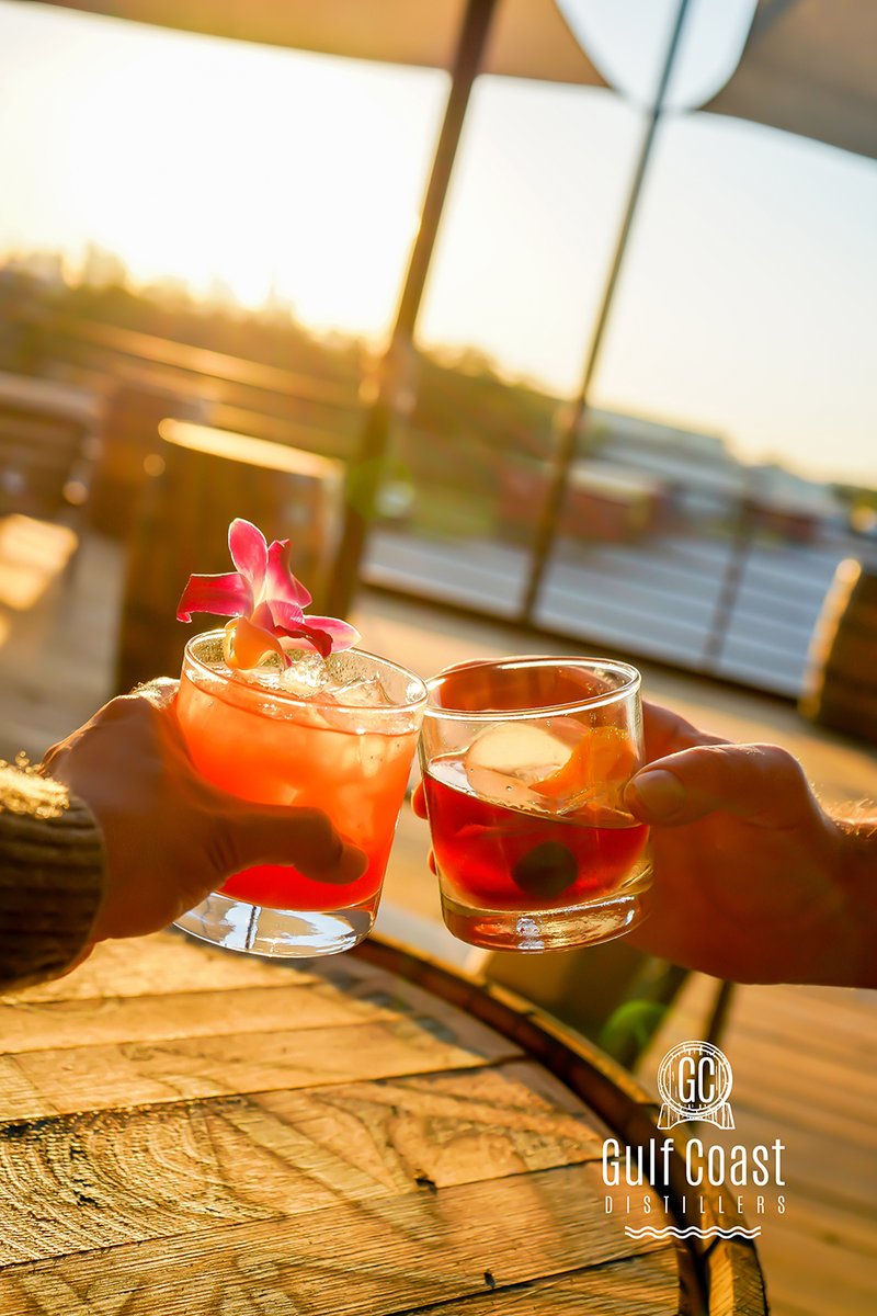 Why wait for the weekend to enjoy this view + our cocktails when we have All-Day Happy Hour every Wednesday? Happy Hour starts at 11am until 8pm, see you soon!