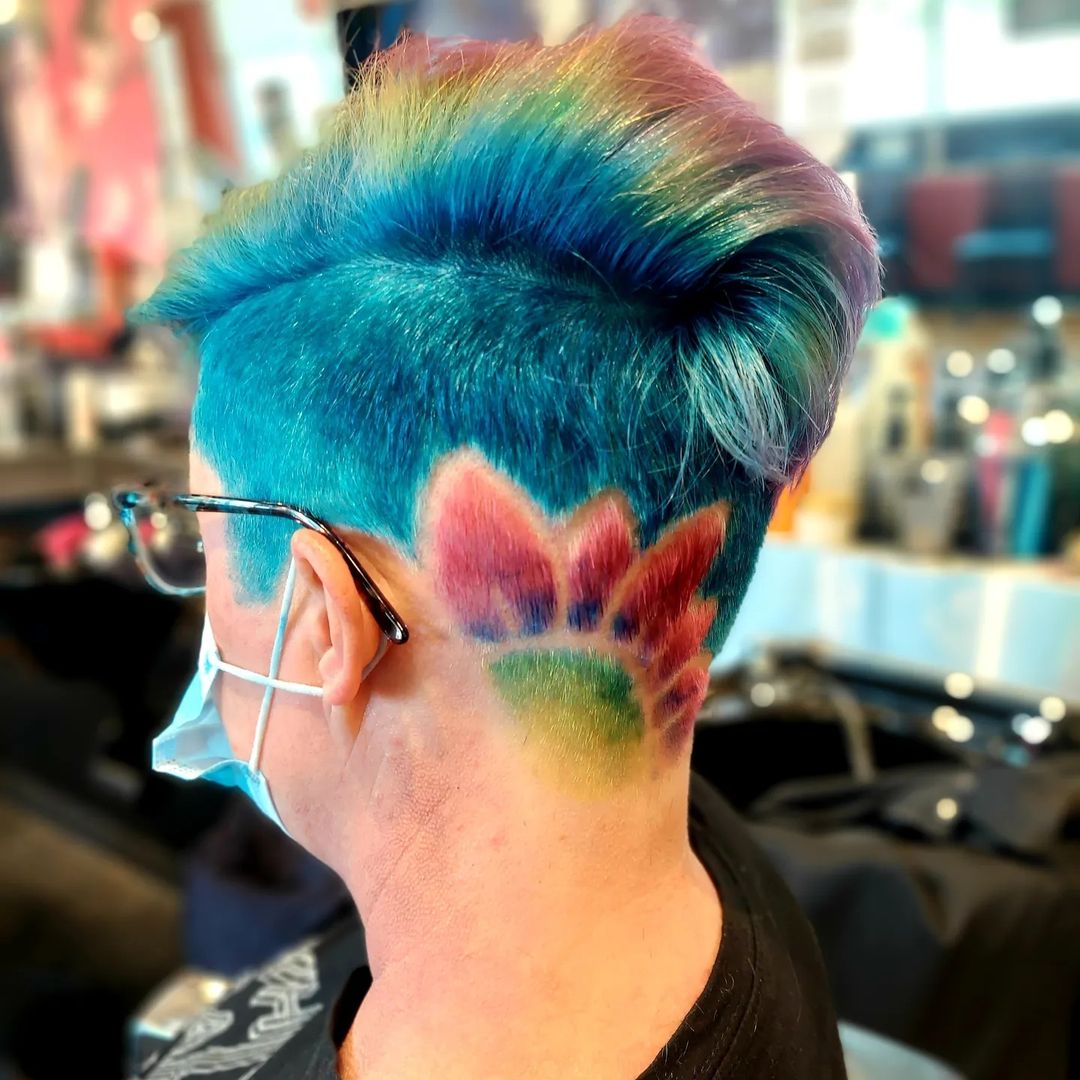 Floyds99's tweet photo. 🌈Rainbow designs🔥
Stylist Credit: @ne0resse
#hairdesign #hairspiration #rainbowhair #coloredhair #bluehair #unicornhair #floydsbarbershop #colorist #hairstylist #womensshortcut #cutandcolor #floyds https://t.co/Z1479UIgrg