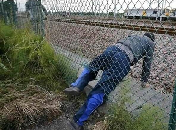 Ivaaan256's tweet photo. Kenya: curfew is over, bars are open
Ugandans:
#UgavsKen https://t.co/1pGAxTfFaX