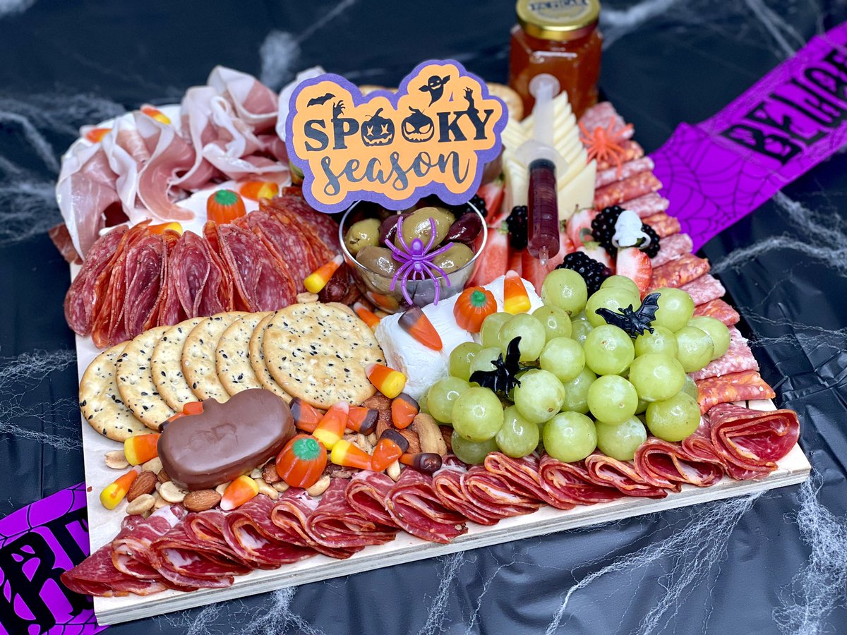 papicarmiami's tweet photo. Spooky baskets are cool and all but how about spooky charcuterie? 🧀👻 https://t.co/85KtNwQVTa