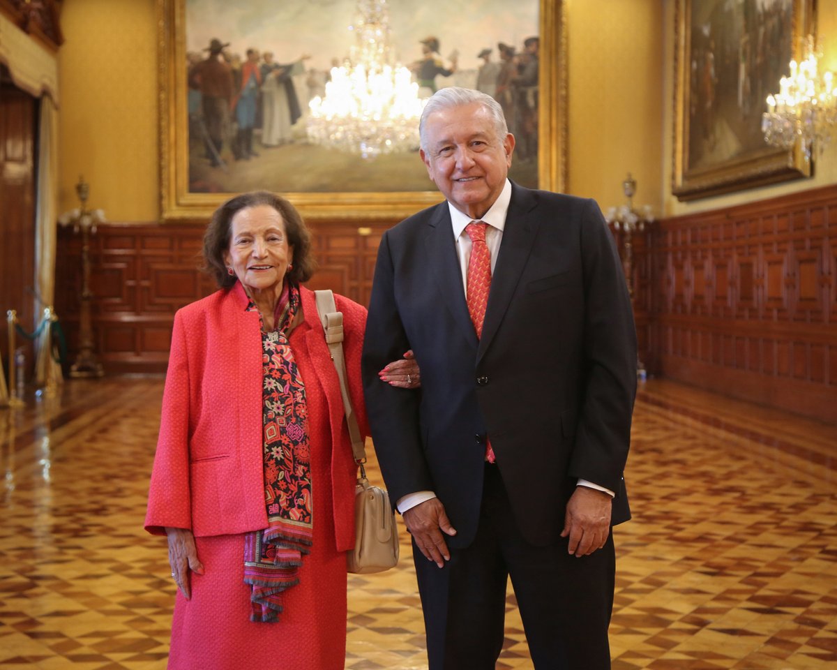 Es un enorme gusto platicar con la maestra Ifigenia Martínez, exdirectora de la Facultad de Economía de la UNAM, fundadora de la corriente democrática, senadora y condecorada merecidamente con la medalla Belisario Domínguez.