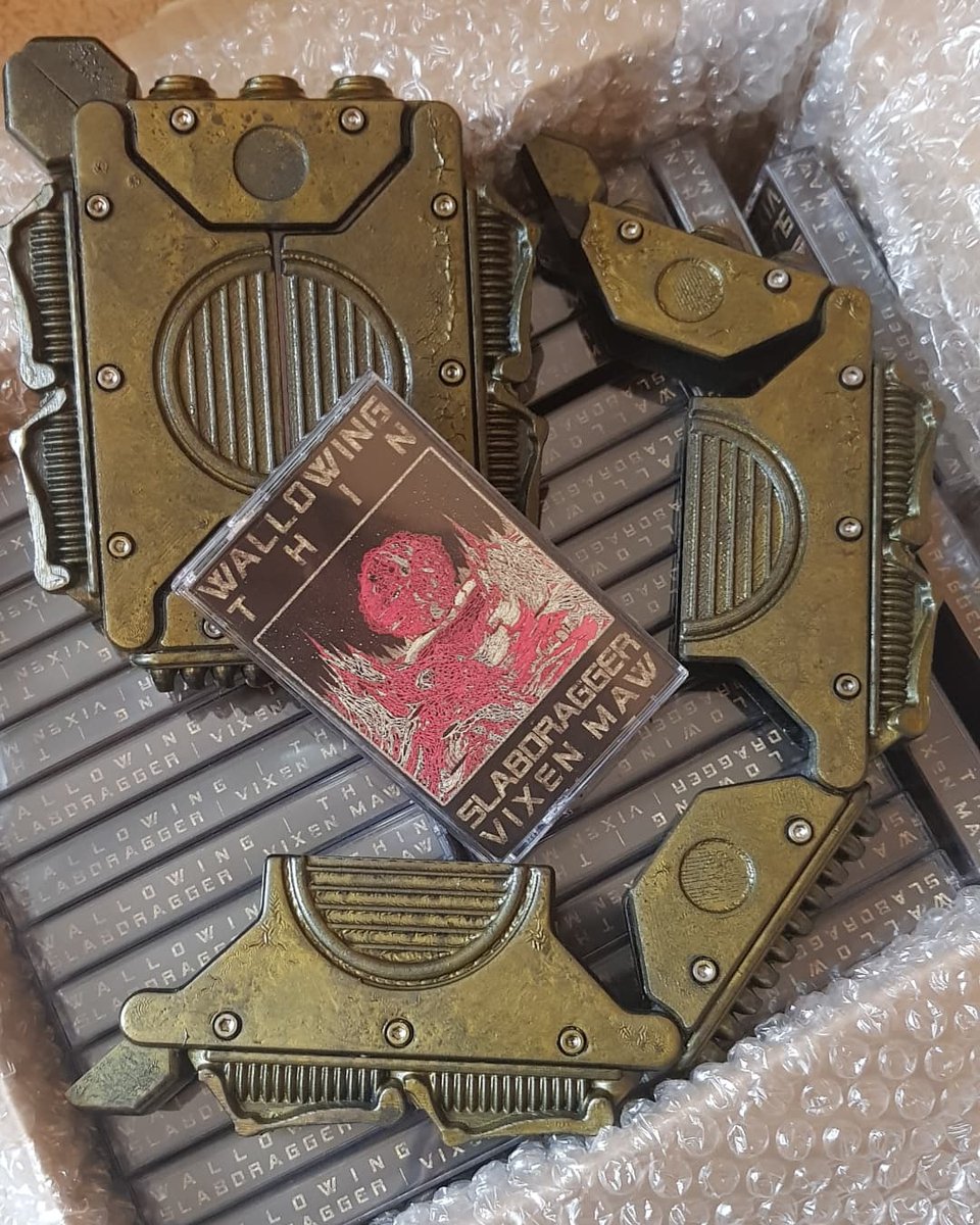 WALLOWING_NOISE's tweet photo. Space Tapes are beginning to arrive at their new dwellings. Let us know your copy made it okay.
#wallowing #scifiordie #scifimetal #slabdragger #splitrecord #doom #sludge #sludgemetal #extrememetal #grindcore #noise #cassette #spacetape #sfxpropdesign #sfx #sfxprops #metalmerch https://t.co/IPGv59vvtH