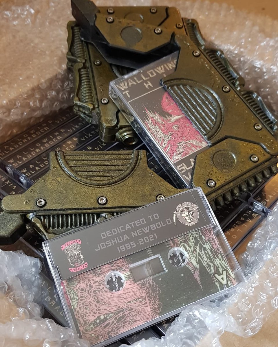 WALLOWING_NOISE's tweet photo. Space Tapes are beginning to arrive at their new dwellings. Let us know your copy made it okay.
#wallowing #scifiordie #scifimetal #slabdragger #splitrecord #doom #sludge #sludgemetal #extrememetal #grindcore #noise #cassette #spacetape #sfxpropdesign #sfx #sfxprops #metalmerch https://t.co/IPGv59vvtH