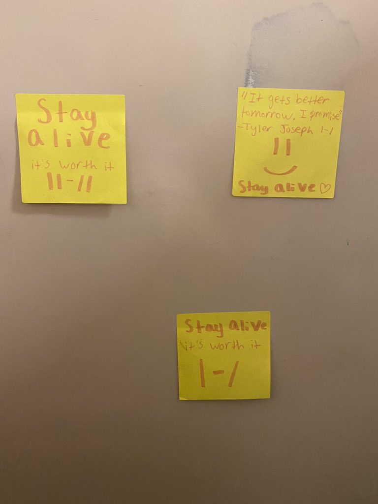 itmustbet0night's tweet image. i made a couple more that i’m going to leave in other places :)