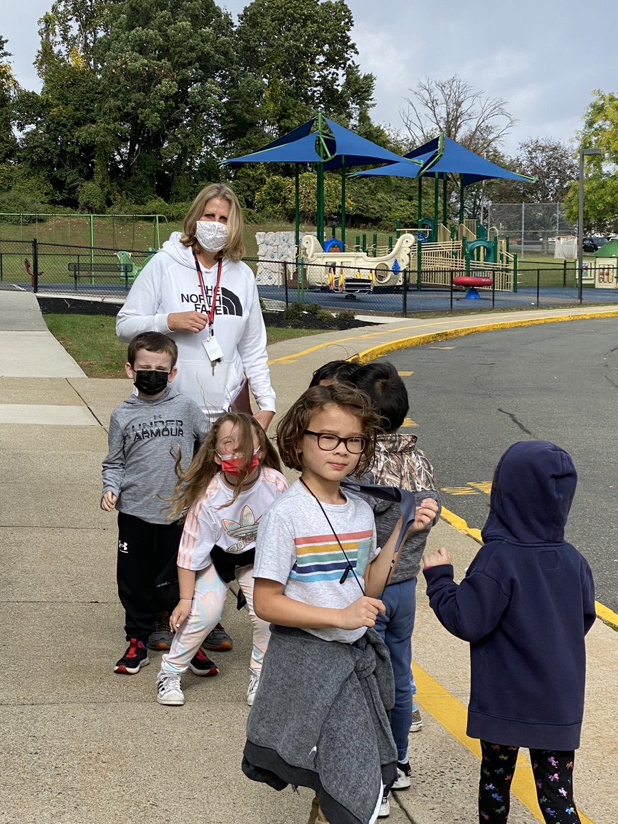 WOSnews's tweet photo. We loved having so many first and second grade family members joining us for the return of our one mile community health walks! Thanks to @Coach_Counihan , Coach Dehler and Coach Steingasser for walking the walk (19 times!) with our students and guests. #wos_pe https://t.co/vDNVbxAeXg