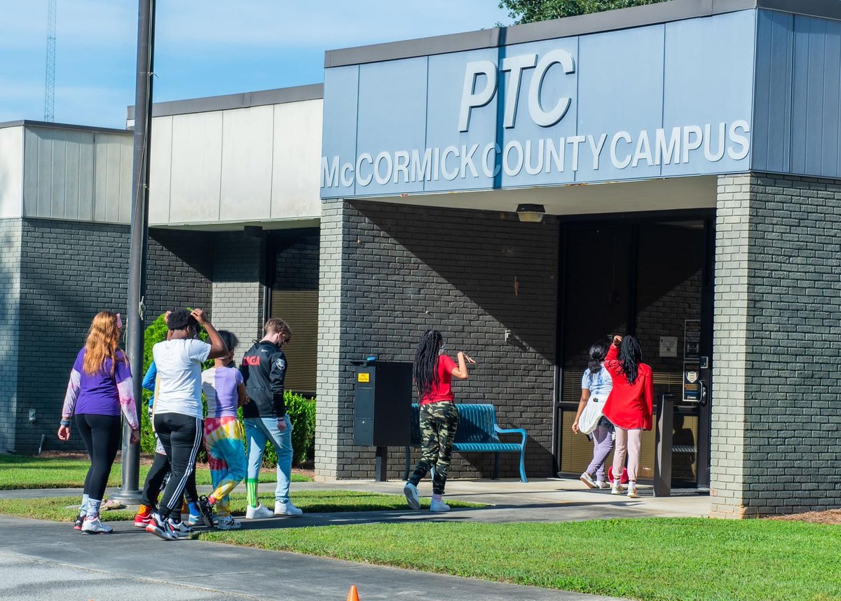 ptc_mccormick's tweet photo. Welcoming the entry of Fall. McCormick's Middle College students took part in a Fall Fun Fest between classes. #teambuilding https://t.co/Et8pIdK3XY