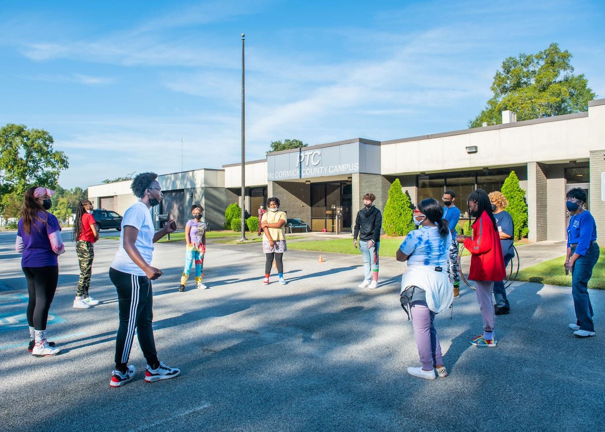 ptc_mccormick's tweet photo. Welcoming the entry of Fall. McCormick's Middle College students took part in a Fall Fun Fest between classes. #teambuilding https://t.co/Et8pIdK3XY