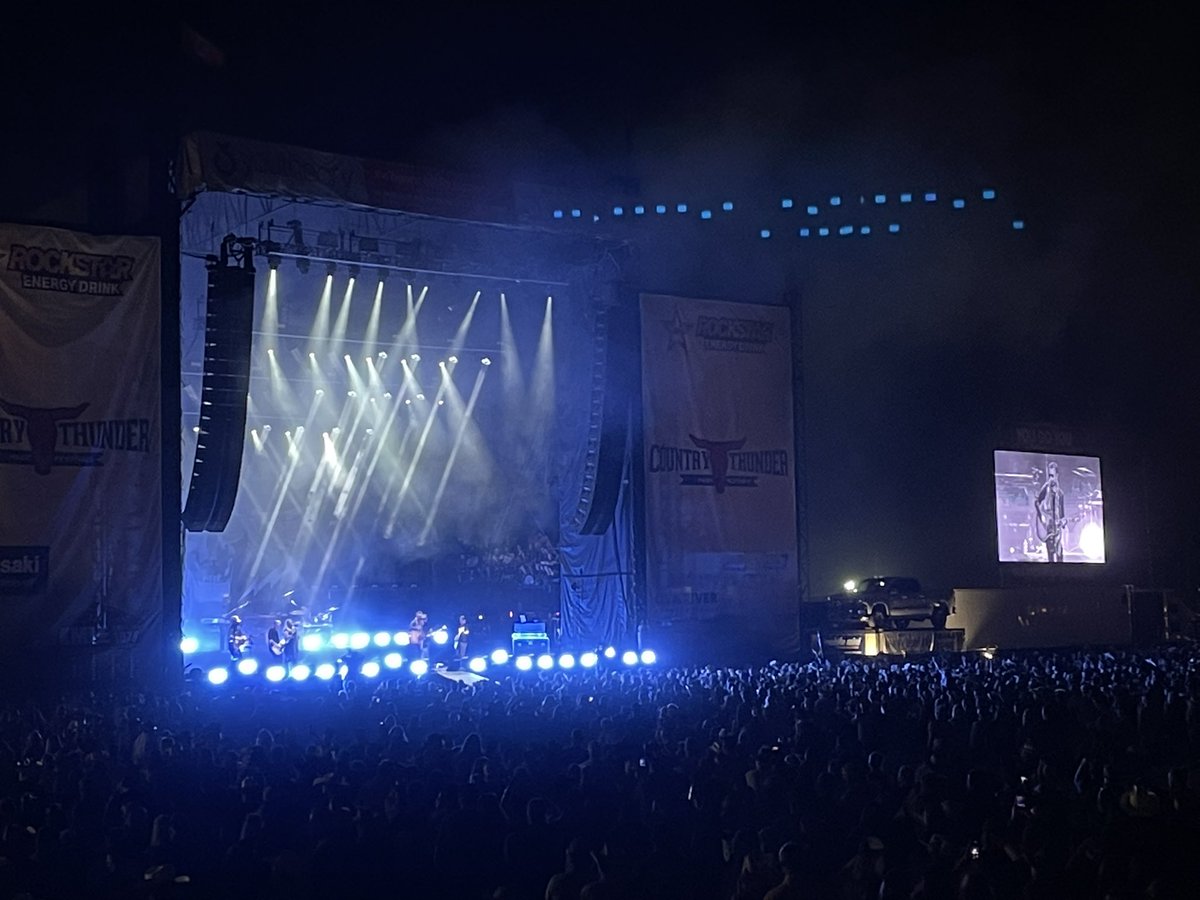 lilbeans's tweet photo. 2 @ericchurch shows in one week? We travelled down to Arizona to see The Chief @countrythunder and Friday brings him to us in Calgary! It’s truly a Hell of a View https://t.co/AHtqU4H8Ps
