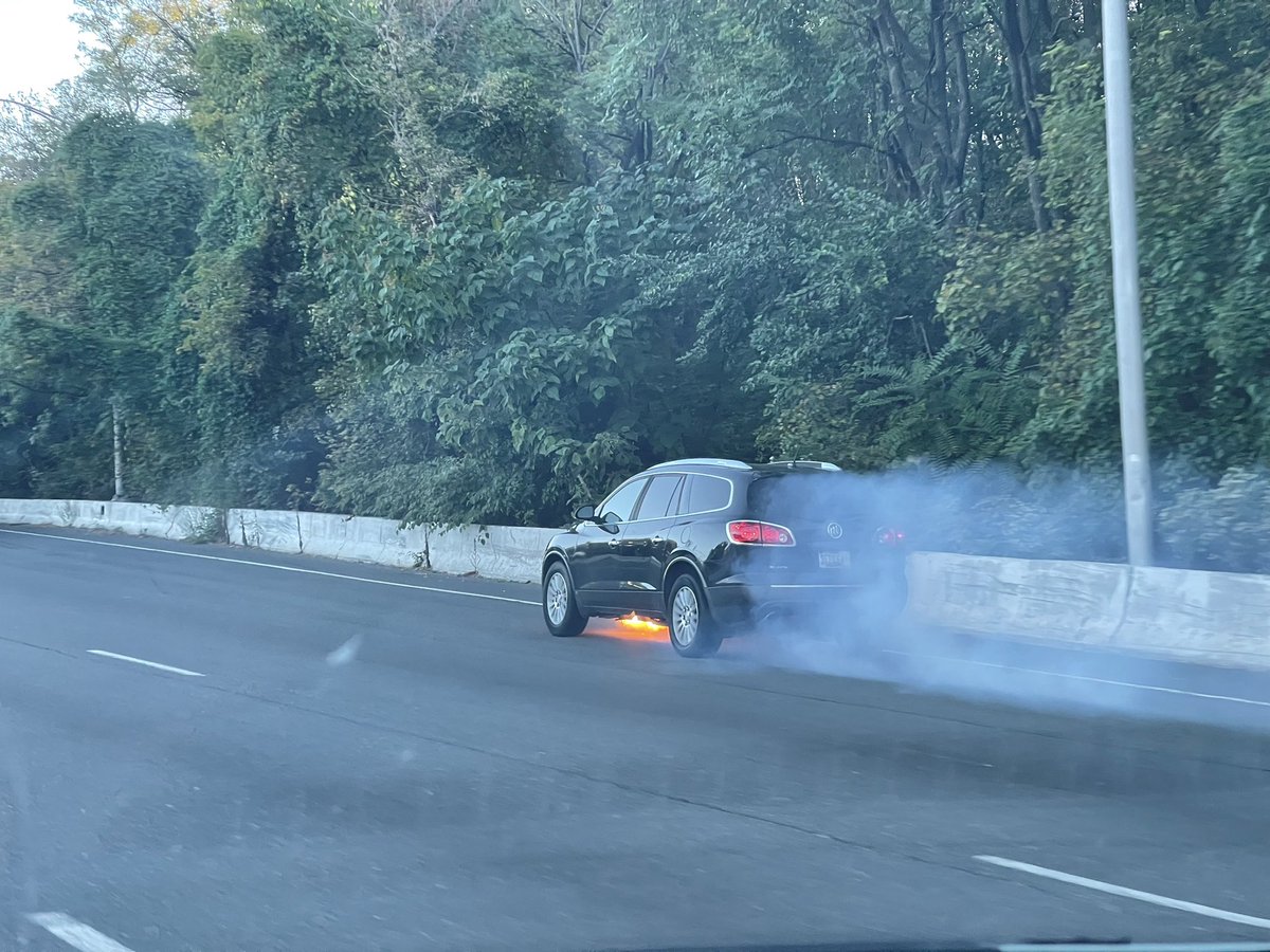 NihilSegniter's tweet photo. This car was just driving on I83 like nothing was wrong, while fully on fire. Baltimore drivers. https://t.co/Vc0FuPBXx1