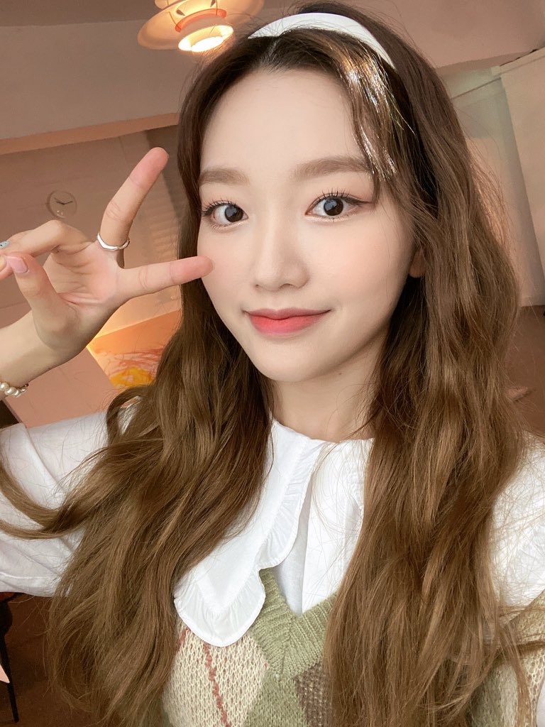 gowonyim's tweet photo. first of all— ion understand why am i attaching my selca here but… unhm 💭 i kinda think yall needs this, nyo? nvm, i’ve been thinking about my lovelies these days. do you think of me as well, orbits? o̴̶̷᷄ ˕ o̴̶̷̥᷅ https://t.co/7tpDCmXPc8