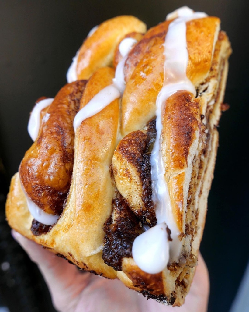 CINNAMON SOCIALS ARE BACK.

Want to try one for free? Download our app and you'll get 400 bonus points to redeem for a Cinnamon Social Slice.

Download it for iOS here: apps.apple.com/us/app/ole-ste…

📸: <a href="/_emmasweet/">Emma</a> on IG