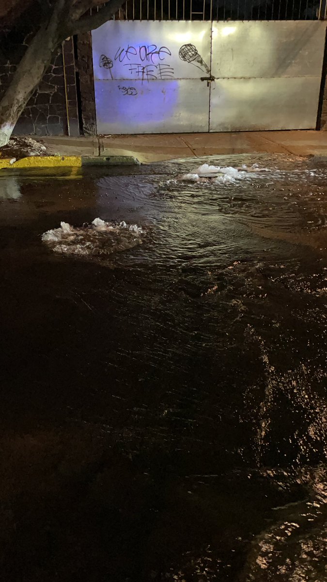 lidiamoca's tweet photo. @TlalpanAl calle tesoreros, Toriello Guerra con fuga de agua de miles de litros. Please, ayuda. https://t.co/iLOo9mqK1w