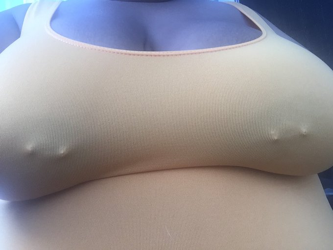 Is it too late for a titty Tuesday pic?? https://t.co/lXcetZTeNe<a href="/tag/nobra"class="tags"><span>#nobra</span></a>
