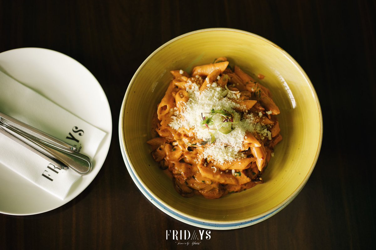FRIDAYS_restaurant tweet media
