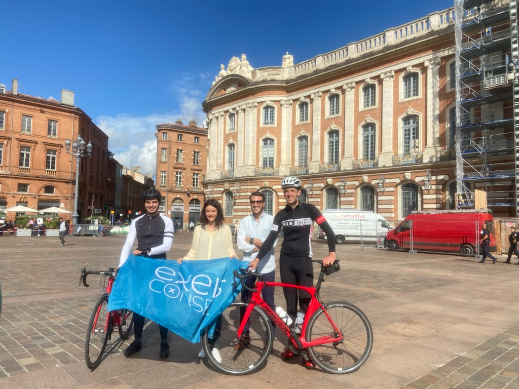 exeisconseil's tweet photo. 7/ Camille et Valentin sont arrivés place du Capitole à Toulouse, le lundi 4 octobre à 15h. Ils ont été accueillis par les consultants de notre bureau toulousain et par @juliepharamond, Conseillère municipale déléguée de la Mairie de Toulouse que nous remercions pour sa venue. 🏁 https://t.co/sCGAHtDSMx