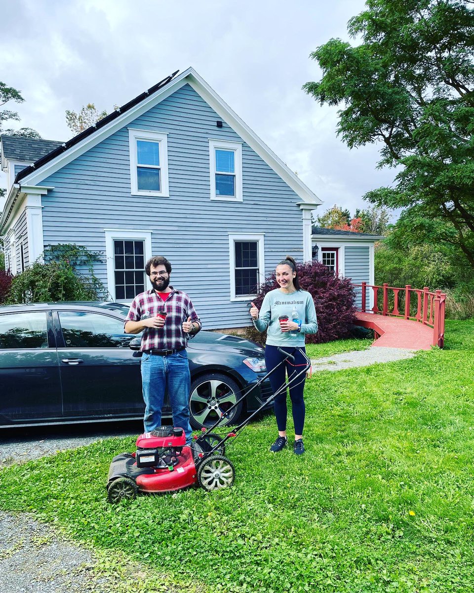 McKenna_Centre's tweet photo. Our Xaverian Leaders are fundraising for Nexos Comunitarios, one of #StFX’s service learning partners who do poverty relief work in Peru and whose efforts were hit hard by the pandemic. The XL help community members with odd jobs in exchange for donations! More info in comments https://t.co/dvUqV2zId7