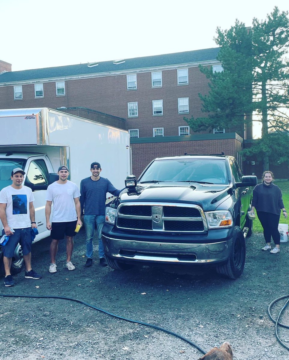McKenna_Centre's tweet photo. Our Xaverian Leaders are fundraising for Nexos Comunitarios, one of #StFX’s service learning partners who do poverty relief work in Peru and whose efforts were hit hard by the pandemic. The XL help community members with odd jobs in exchange for donations! More info in comments https://t.co/dvUqV2zId7