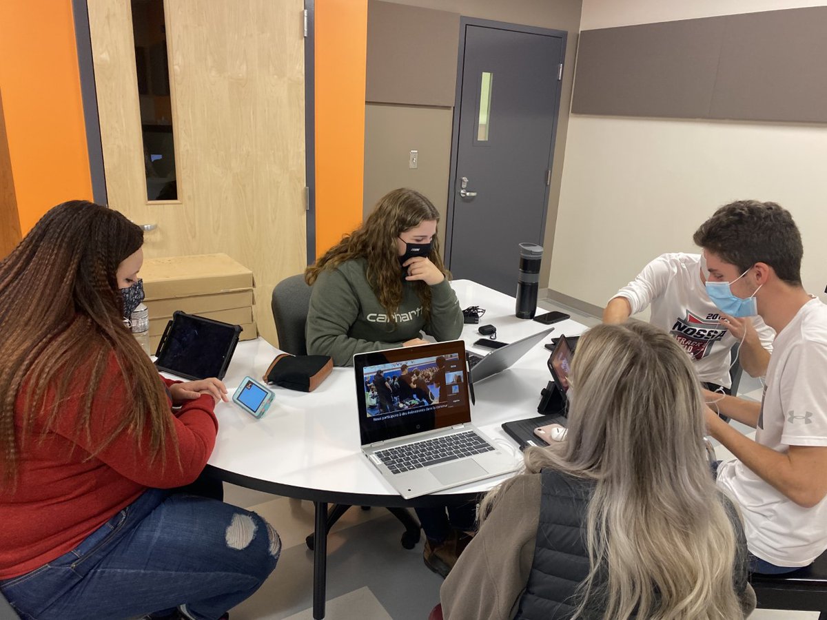 ESCEB_Mattawa's tweet photo. Les élèves de la 11e et 12e année ont participé à des ateliers en ligne sur leur avenir lors de la Foire provinciale des destinations postsecondaire #fpdp2021 qui offrait des options de collège, d'université, de métiers, de transitions/réussite et de lieu de travail. @DReussite https://t.co/hvmnq1apbG