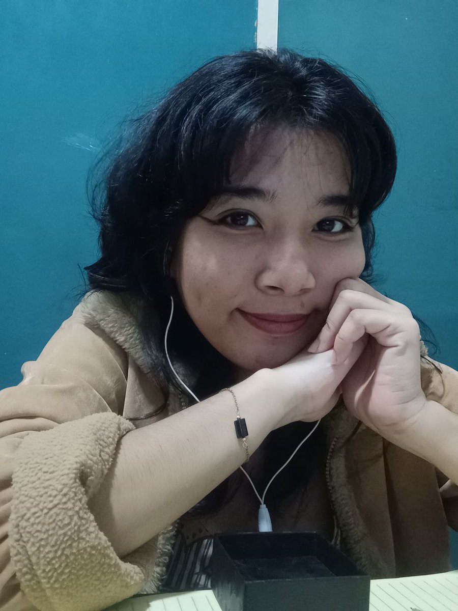 pansamanstar's tweet photo. iridescent https://t.co/qXEvFeOXU7