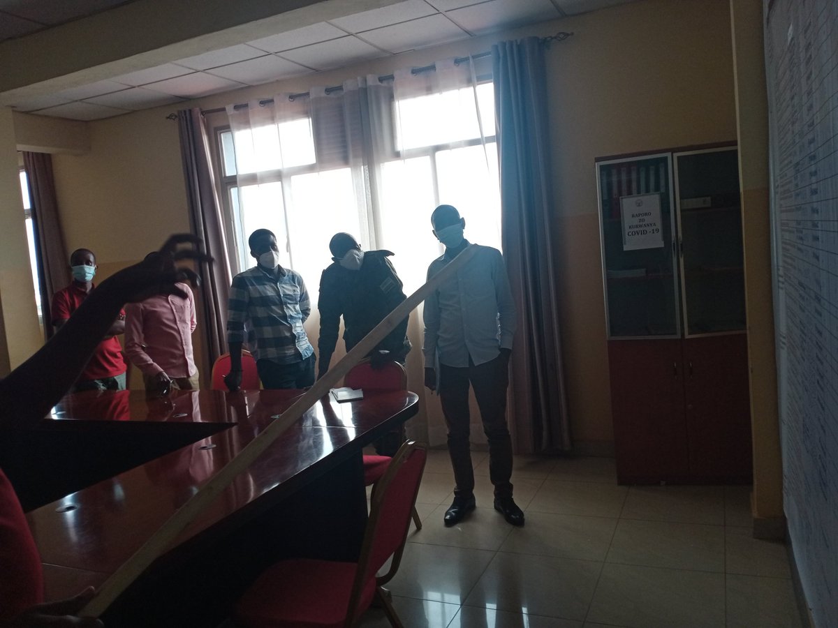 RemeraRwanda's tweet photo. IBIRI KUBA mu murenge @Remera. Umujyi @CityofKigali  uri gukora #Evaluation  mu marushanwa #Ubudasa muguhangana na Covid-19 aho @Remera hari kwerekanwa aho tugeze turi guhangana #Covid-19 #OperationOneStop @Gasabo_District @RwandaLocalGov @ngangare1 @umwigemepo https://t.co/dnUStcW3T8