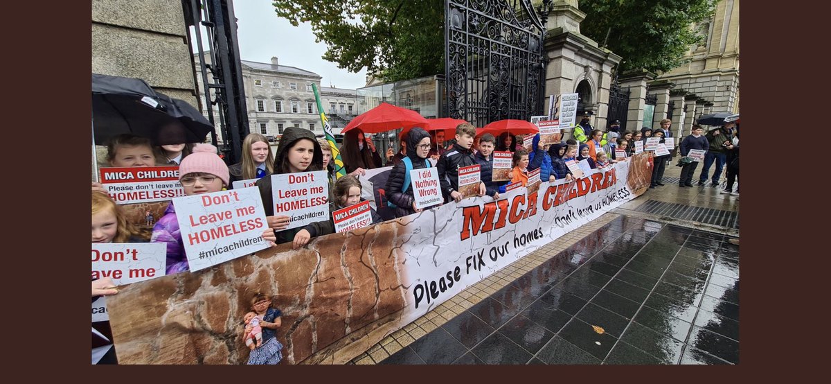 NelisDeclan's tweet photo. So . R.T.E One O Clock news choose to ignore the children outside Leinster house today . Unbelievable #micachildren #micaredress @PaddyDiver4 https://t.co/RTFtvAQyei